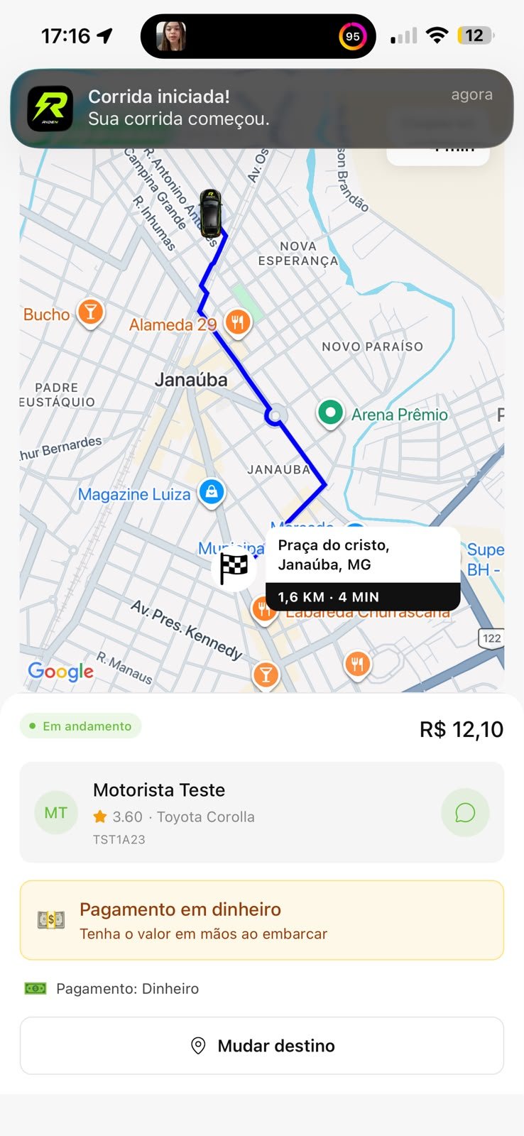 Corrida em andamento, com o carro no mapa, o valor e o motorista